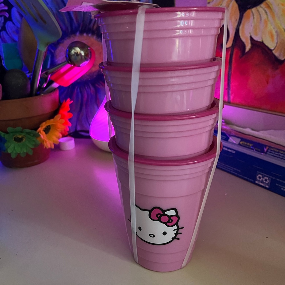 Hello Kitty Pink Cups Set